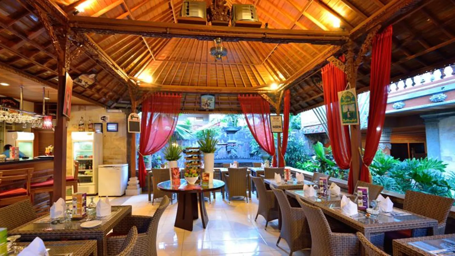 Wina Holiday Villa Kuta  4*, Kuta (Bali)