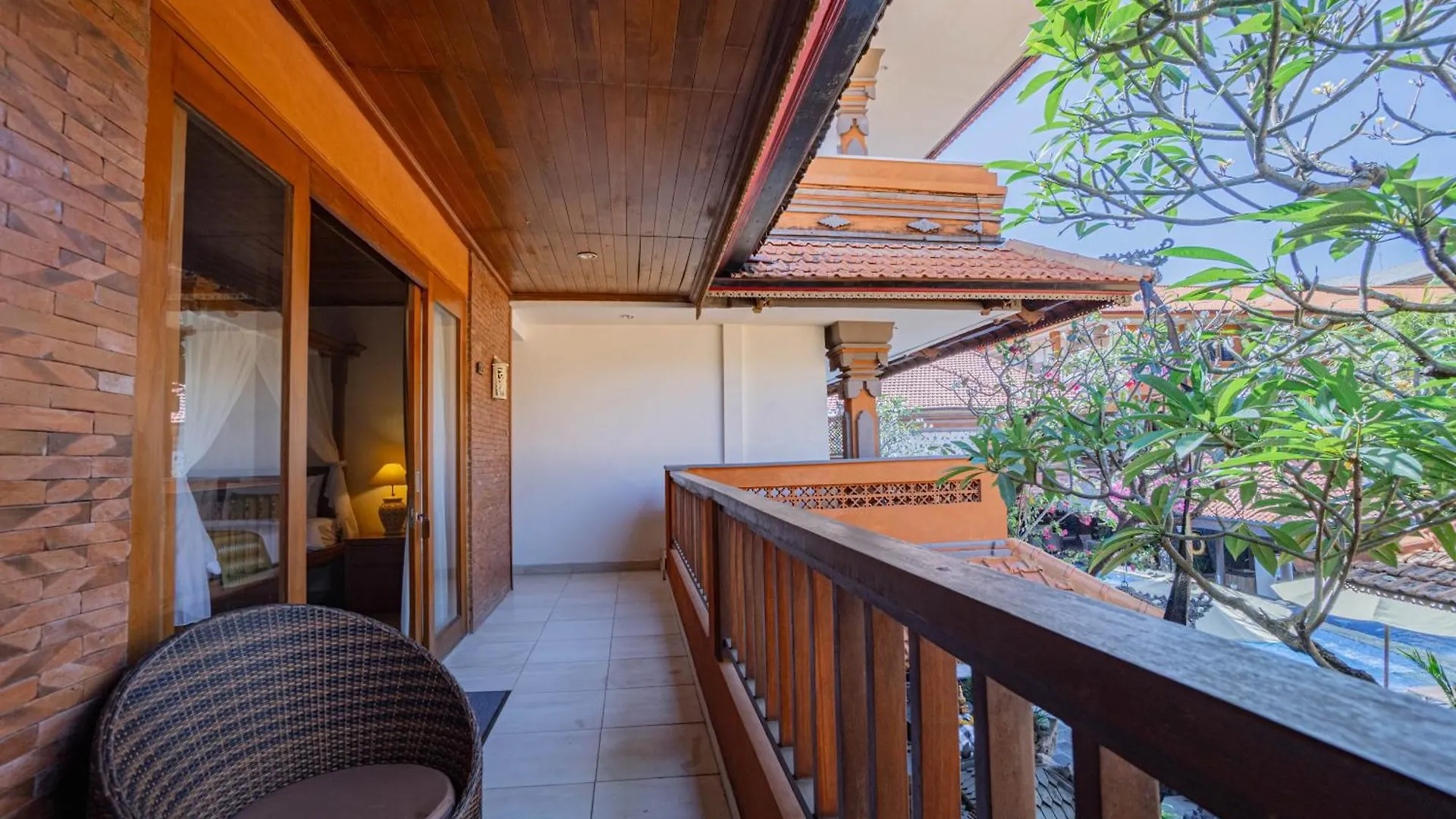 Wina Holiday Villa Kuta Lombok 4*,