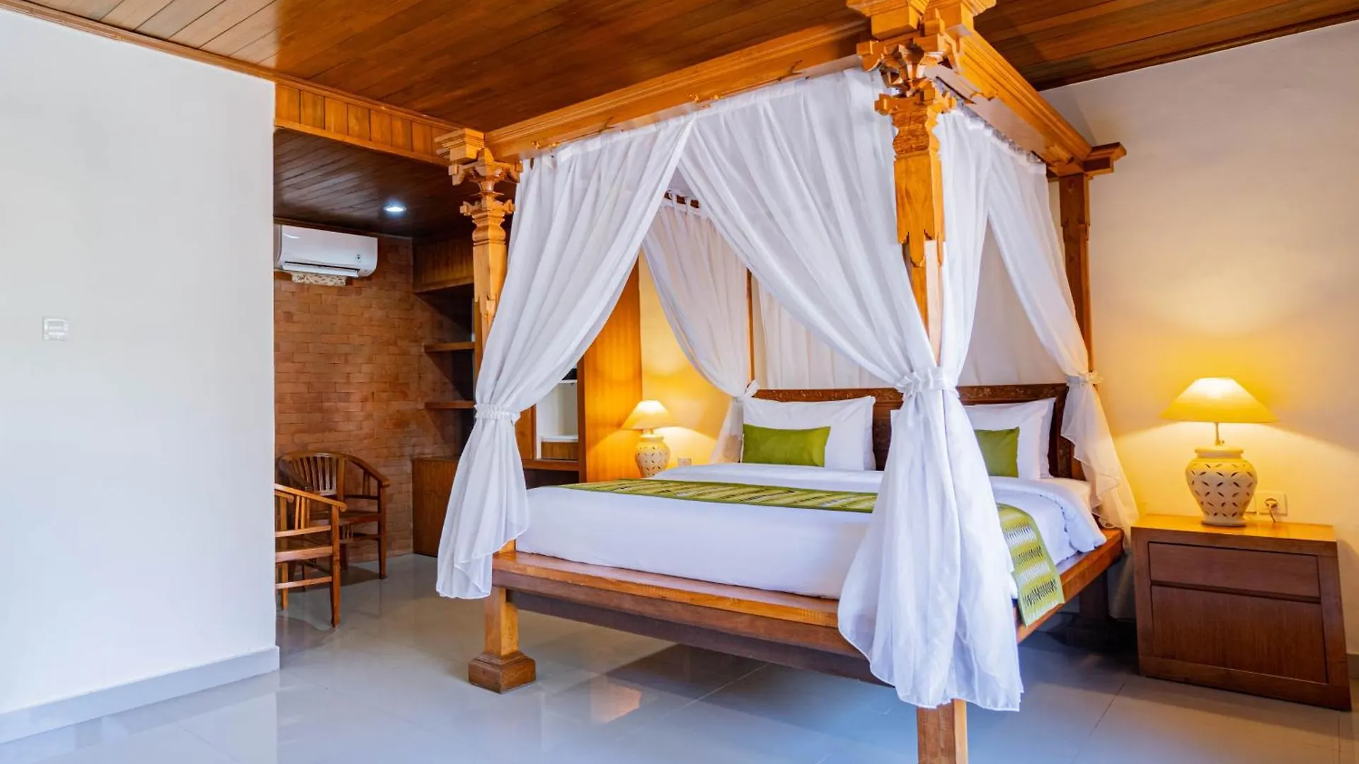 Wina Holiday Villa Kuta Lombok 4*,  Indonezja